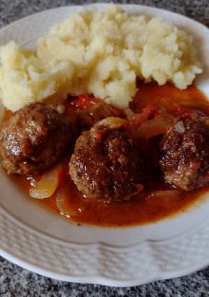 Una foto de Albóndigas con puré de Bigote Cocina