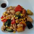 Pollo con verduras y maíz