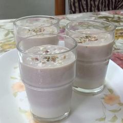 A picture of Chikoo shake spotta.