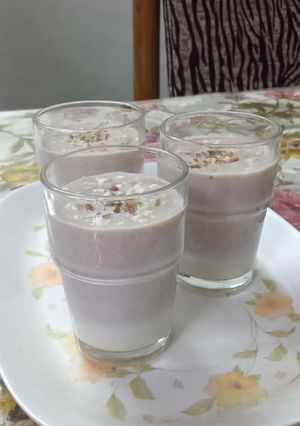 A picture of Chikoo shake spotta.