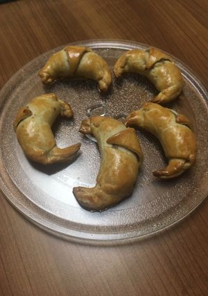 Una foto de Mini croissants rellenos con crema de cacahuete y plátano