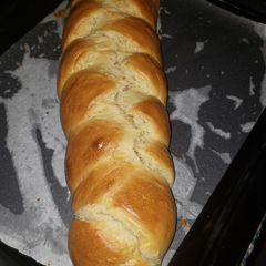 Braidedwhite bread A picture of Braidedwhite bread.
