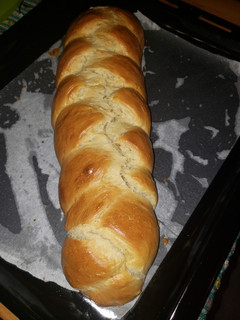 A picture of Braidedwhite bread.