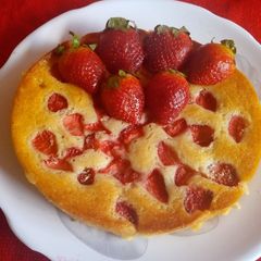 A picture of Eggless strawberry cake.