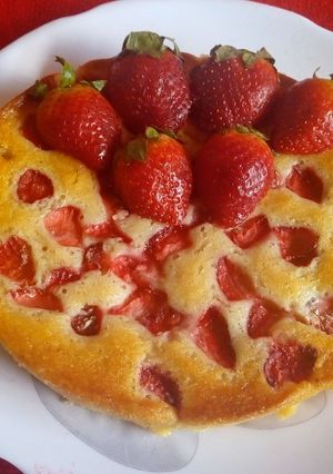 A picture of Eggless strawberry cake.