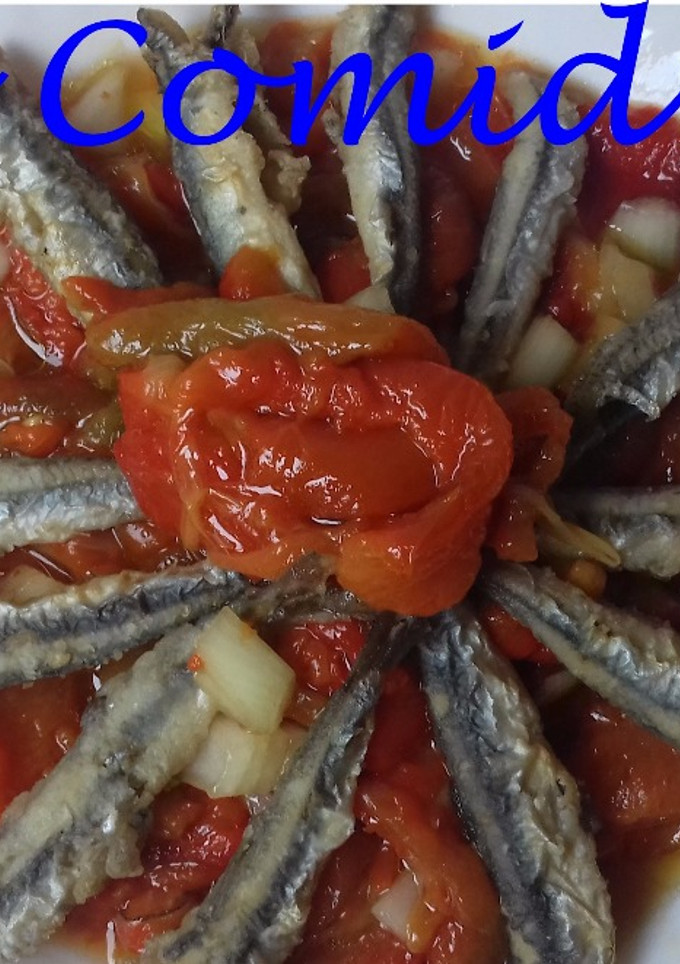 Una foto de Ensalada de pimientos asados con boquerones fritos