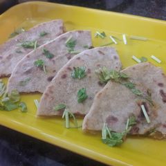 A picture of Cheesy coriander chapati.