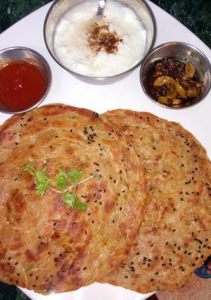 A picture of Mooli Lachha Paratha.