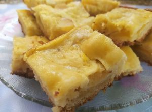 Una foto de Torta de manzana económica y fácil ! Podés usar horno o essen 👏