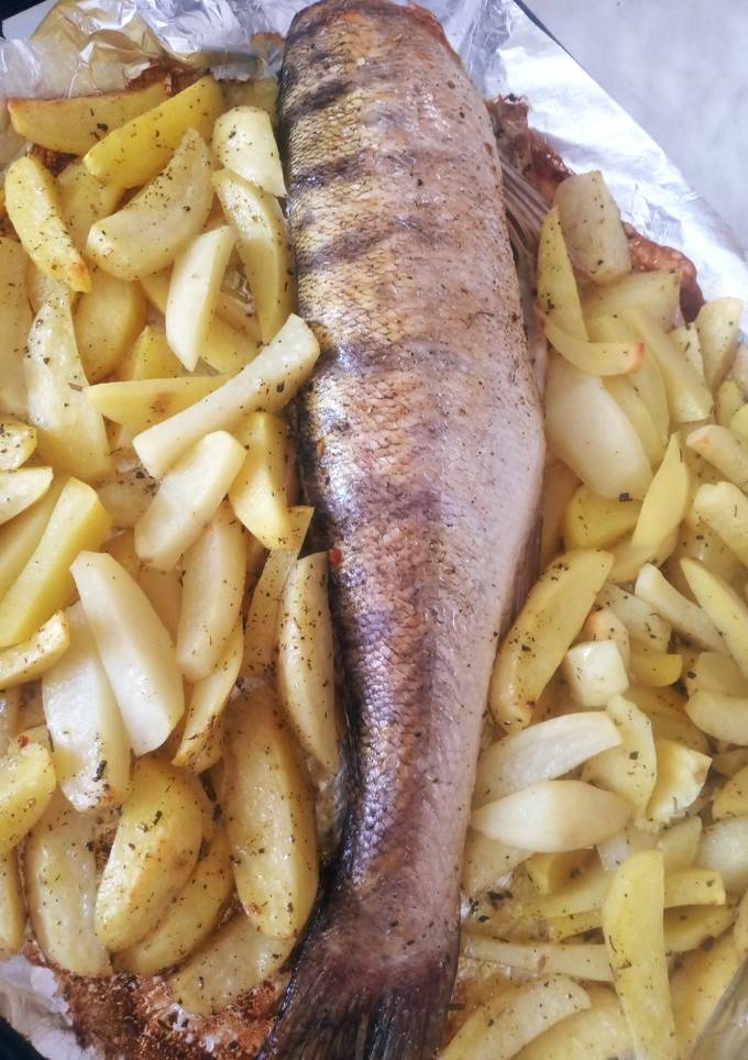 Судак, запечений з картоплею😋