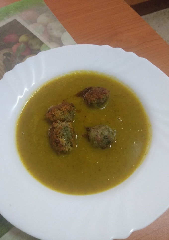 Una foto de Crema de berros con sus respectivas albóndigas