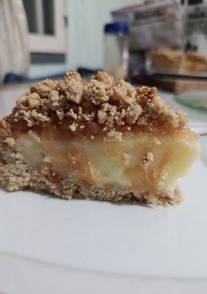 Una foto de Tarta de Manzana con Base de Avena y Crema Pastelera