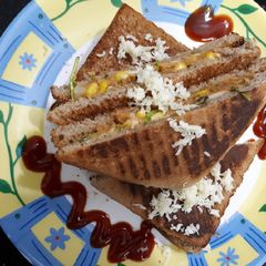 A picture of Potato corn sandwich.