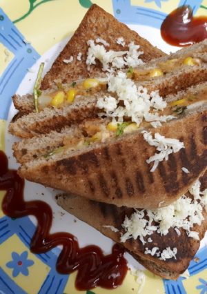 A picture of Potato corn sandwich.