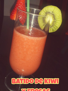 Una foto de Batido de kiwi y fresas