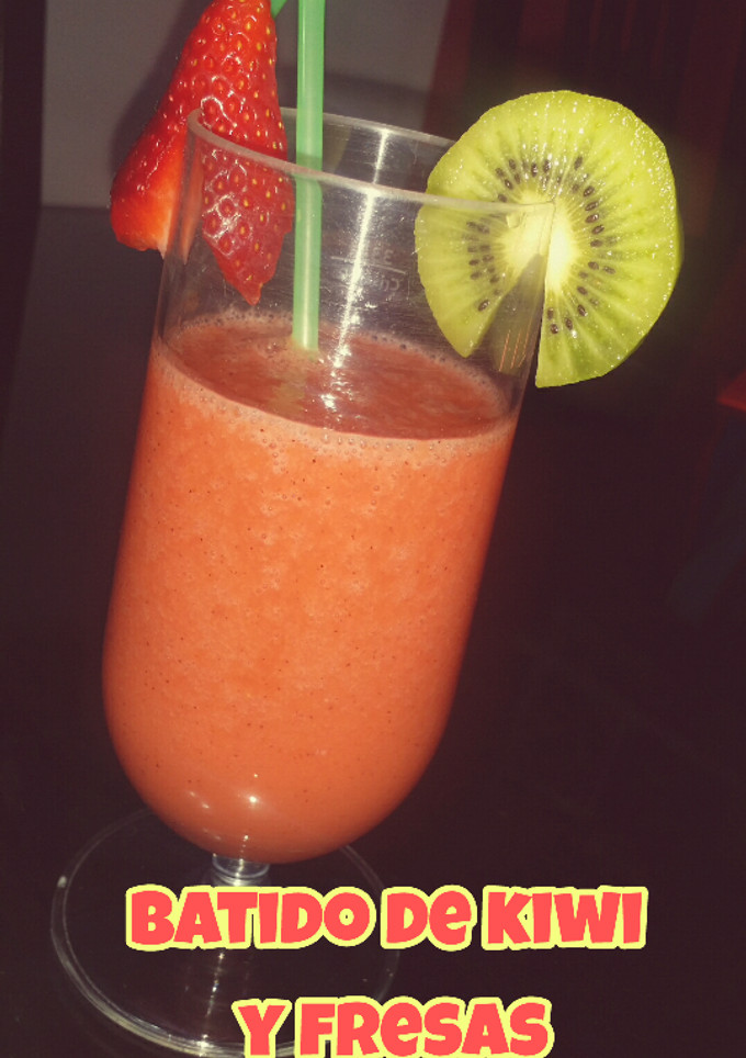 Una foto de Batido de kiwi y fresas