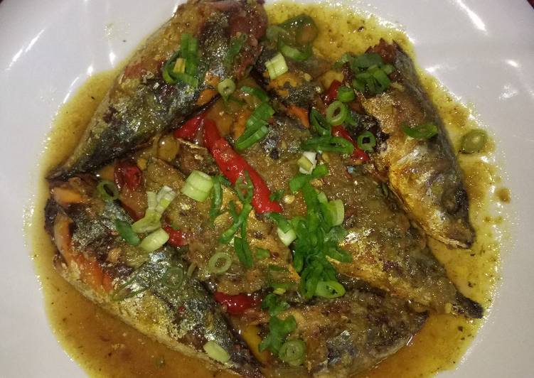 Resep Ikan salem bumbu pesmol🐟 yang nikmat