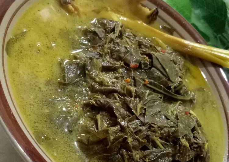 Sayur daun singkong bumbu kuning