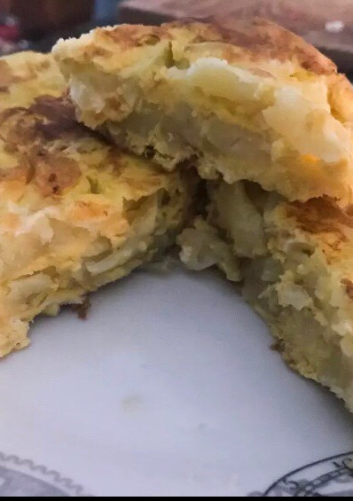 Una foto de Tortilla de patatas con puerro