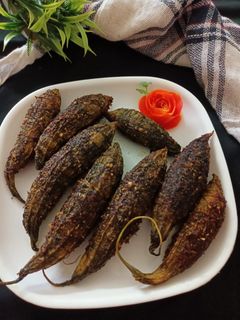 भरवा करेला (Bharwan karela recipe in hindi) रेसिपी मुख्य फोटो