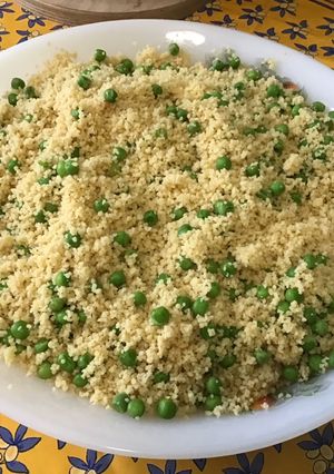 Une photo de Semoule aux petits pois et bouillon de gambas