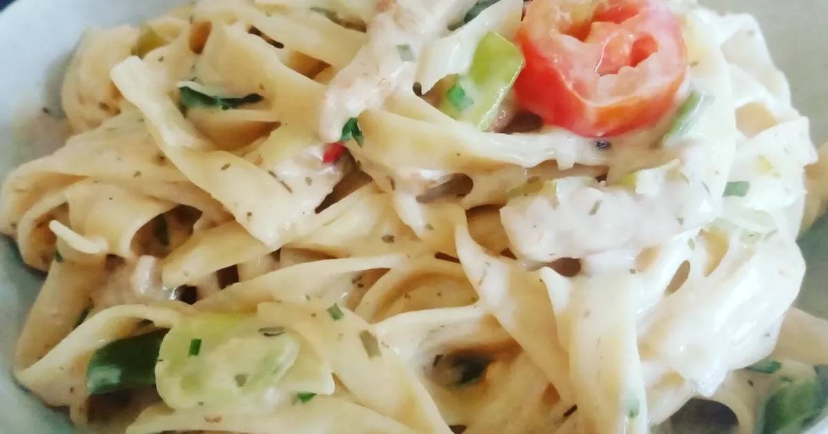 Tagliatelle mit Schnitzel Streifen in Cherry Tomaten Frischkäse Sauce ... Tagliatelle mit Schnitzel Streifen in Cherry Tomaten Frischkäse Sauce ...