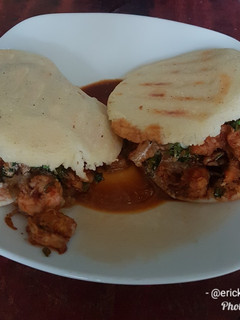 Una foto de Arepa con Camarones🦐