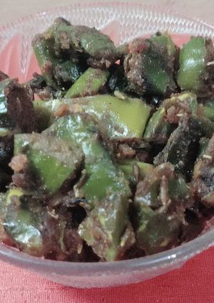 हरी मिर्च और बेसन के टिपोरे (hari mirch aur besan ke tipore recipe in Hindi) रेसिपी मुख्य फोटो