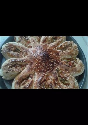 A picture of Sun flower pizza.