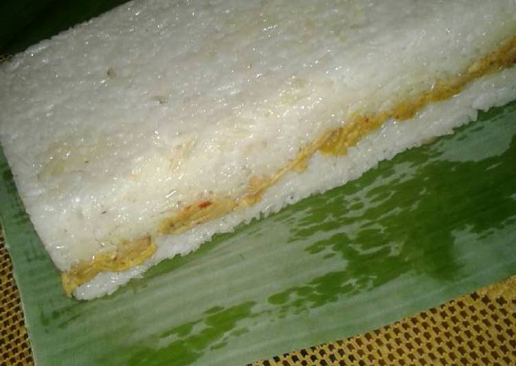 Bagaimana Menyiapkan Lemper ayam, Lezat Sekali