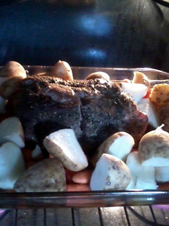 A picture of Mum's Pork Roast & Potatoes.