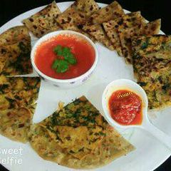 A picture of Stuffed spinach paratha.
