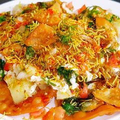 A picture of Dahi papdi chat recipe.