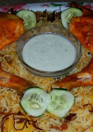 A picture of Chicken mandi rice.