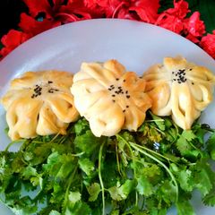 A picture of Chicken ball stuffed flower bread.