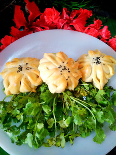 A picture of Chicken ball stuffed flower bread.