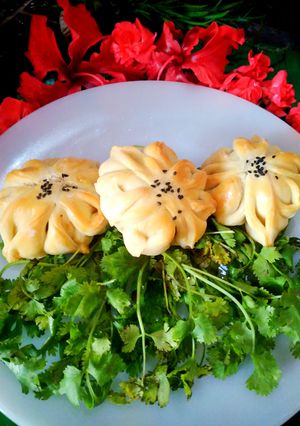 A picture of Chicken ball stuffed flower bread.