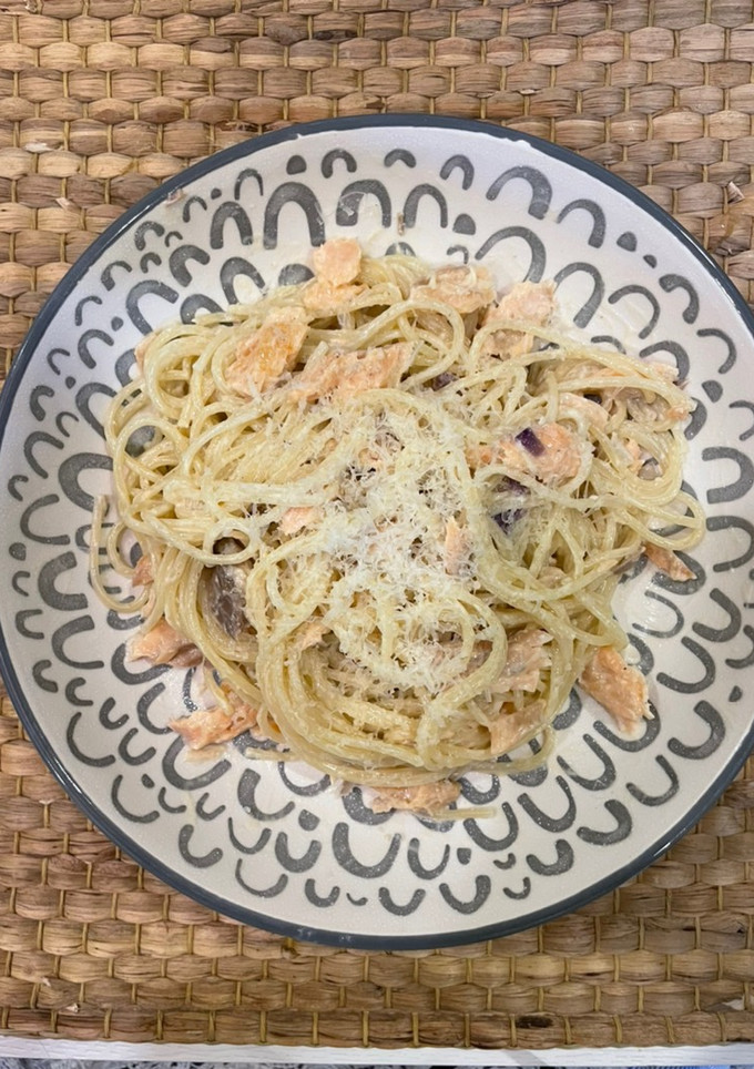 Una foto de Spaghetti con crema y salmón