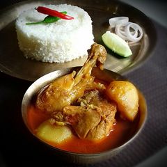 A picture of Bengali Style Murgir Patla Jhol.