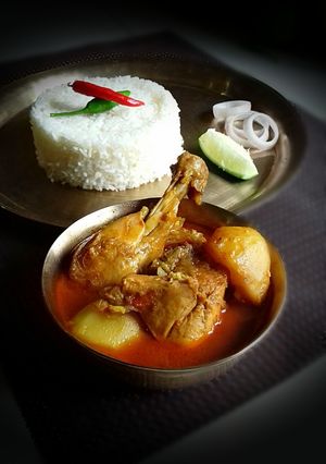 A picture of Bengali Style Murgir Patla Jhol.
