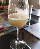 Jugoso vino blanco con chirimoya