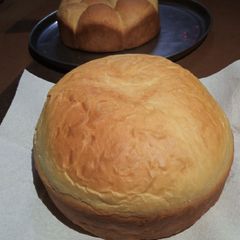 A picture of Home made vanilla bread.