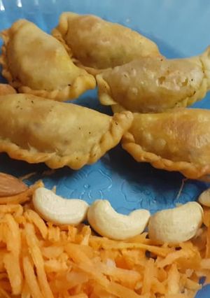 ગાજરના ગળીયા ઘૂઘરા રેસીપી મુખ્ય ફોટો