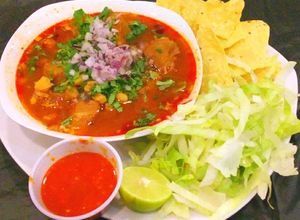 Una foto de Pozole sinaloense