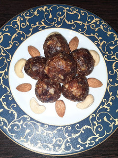 A picture of Dates with dryfruit laddu.