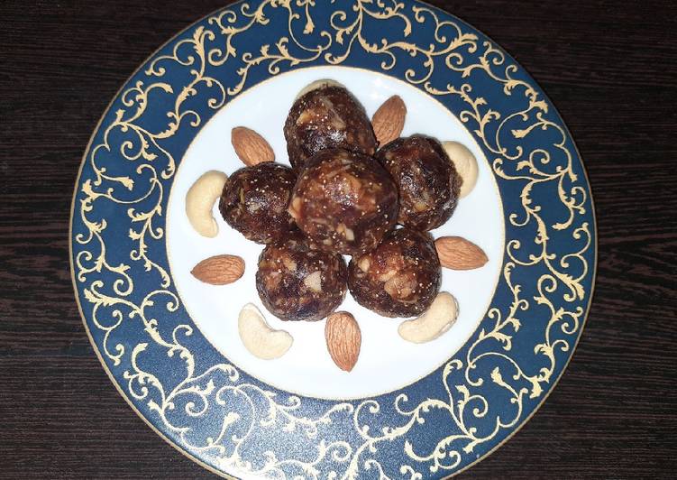 Simple Way to Prepare Appetizing Dates with dryfruit laddu