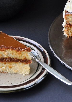Una foto de Torta con dulce de leche y butter cream de limón