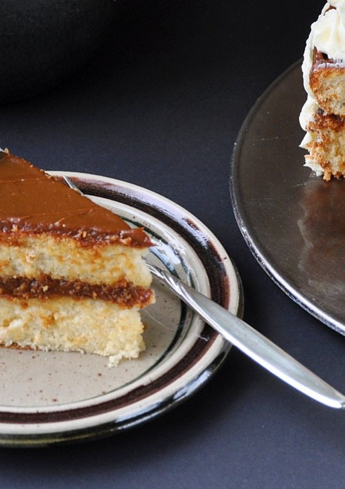 Una foto de Torta con dulce de leche y butter cream de limón