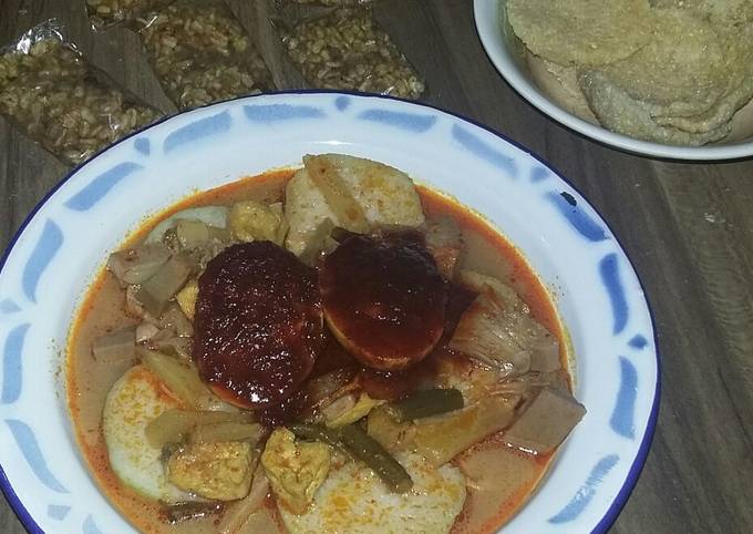 Cara Gampang Menyiapkan Lontong Sayur by chang_e, Bisa Manjain Lidah