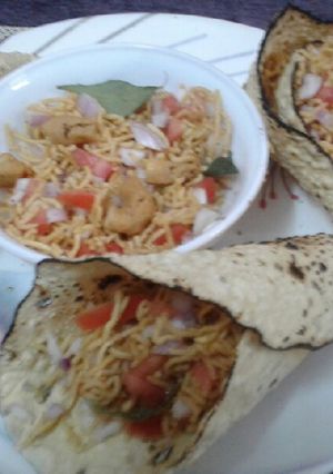 A picture of Papad Bhel.